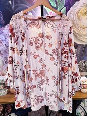 Angels Forever Young Small Women's Kimono Floral Lace Trim Open Front White Red